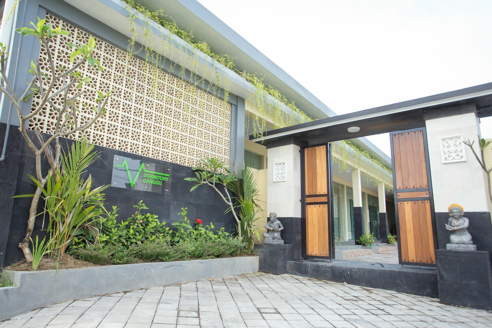 V Canggu Dormitory Dış mekan fotoğraf
